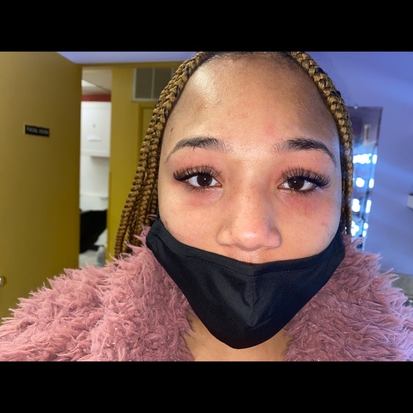 Individual Eyelashes Extensions - Picture 5 of 12